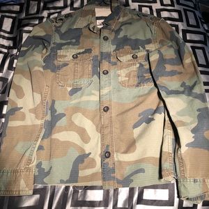 Size medium Men’s American eagle camo long sleeve